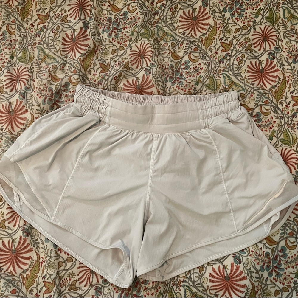 White Lululemon Athletica Run Low Rise Hotty Hot Shorts Size 6
